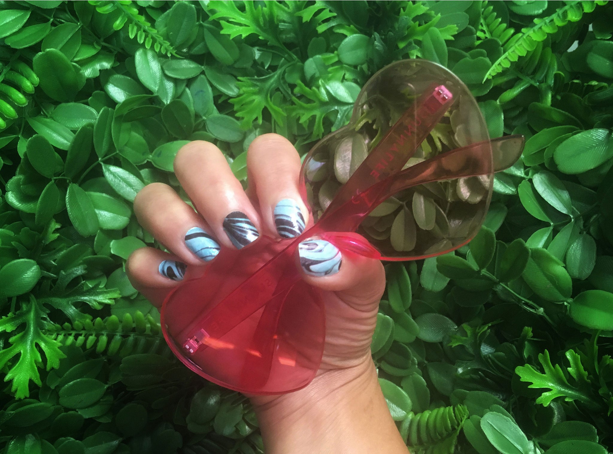 Her Royal Flyness, Rose coloured glasses,marble nails